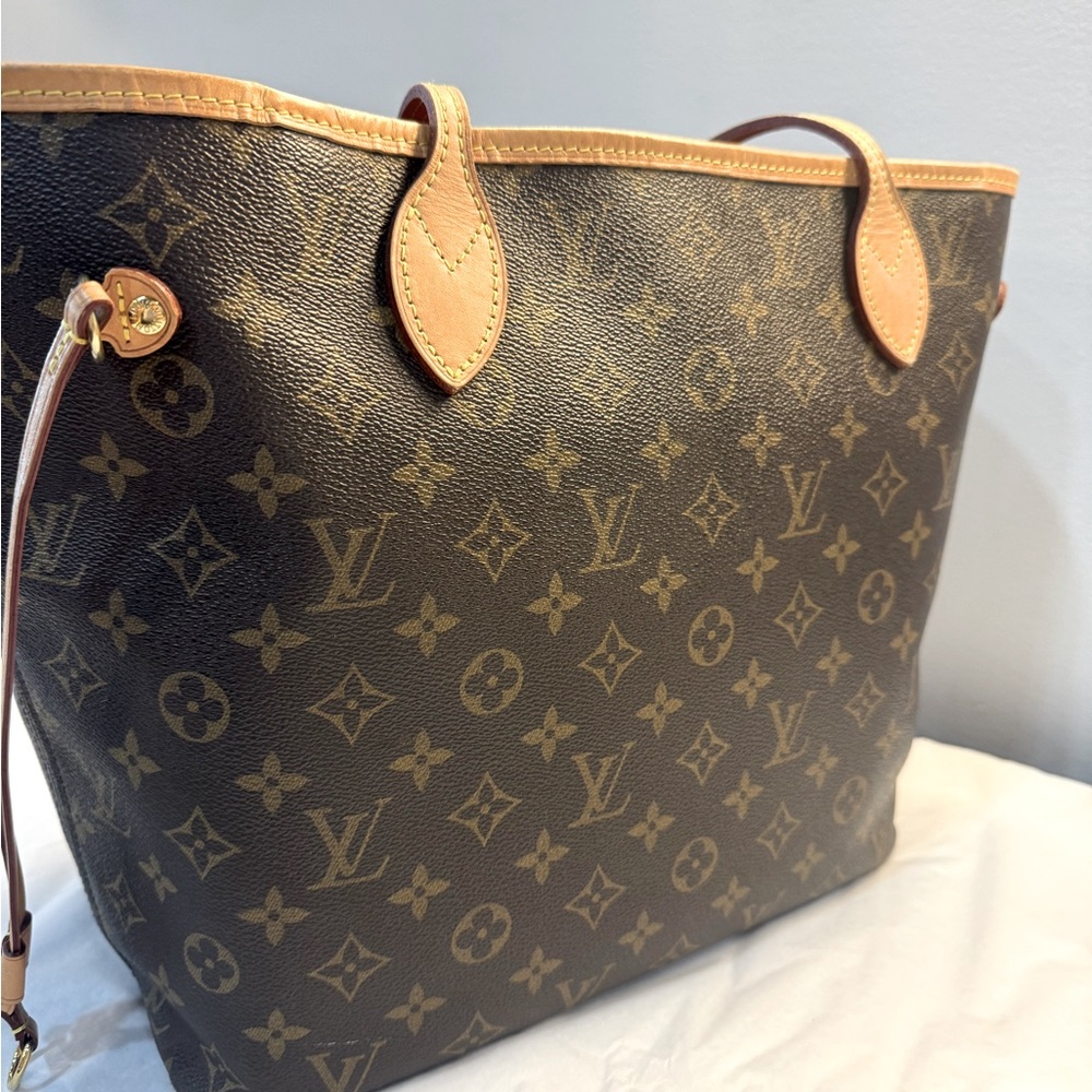 Authentic Louis Vuitton Monogram Neverfull MM